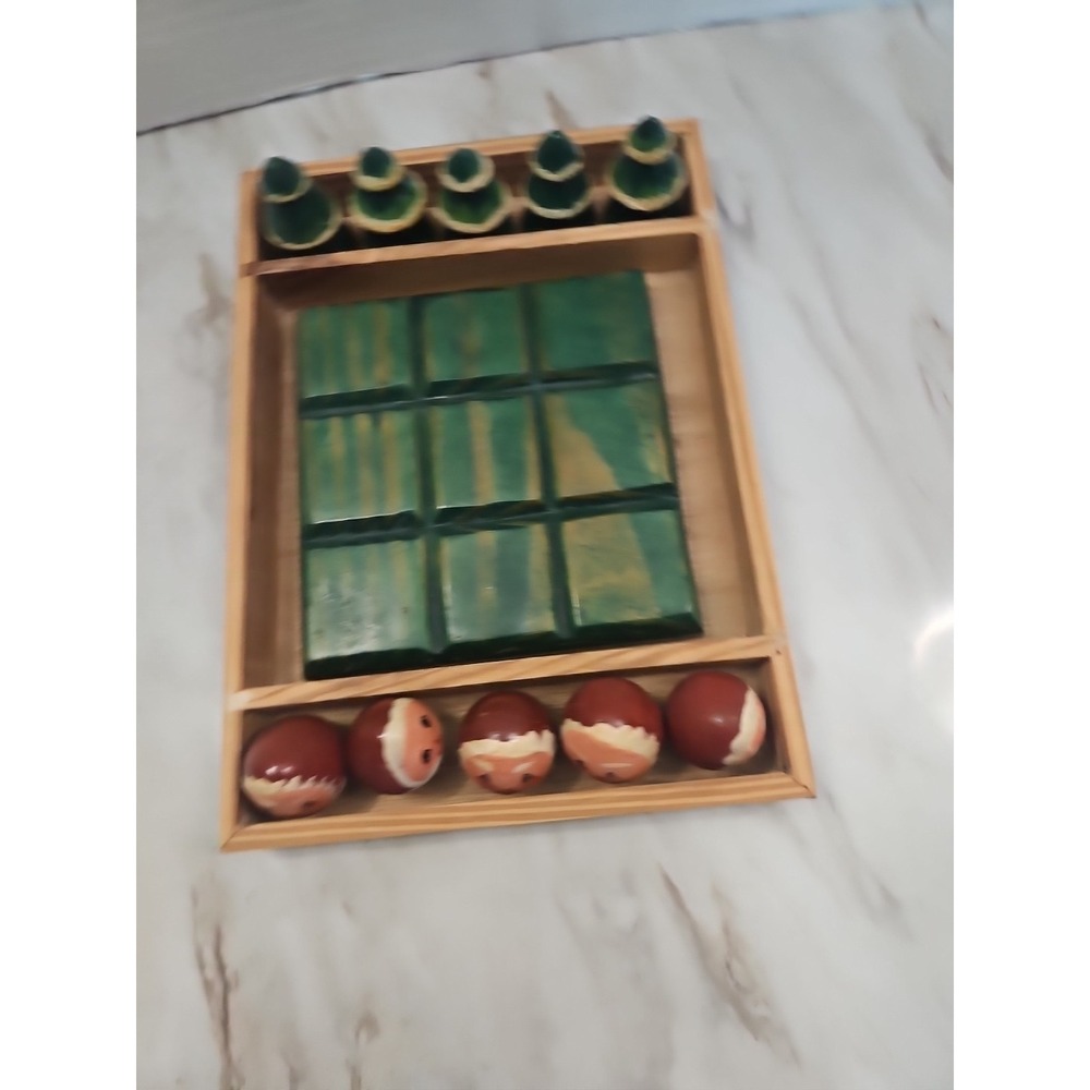 TIC-TAC-TOE VINTAGE WOOD BOARD GAME BOX HAND CRAFT Painted Santa Teees